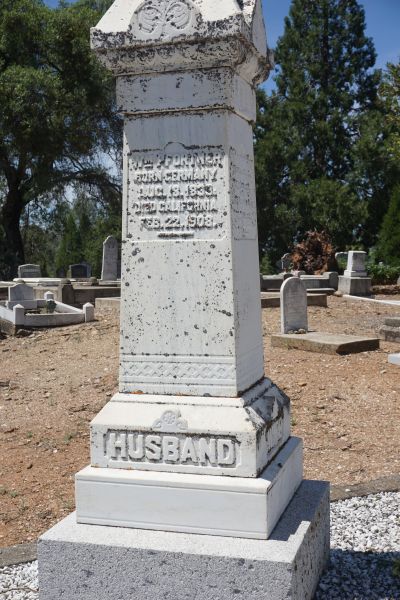 [Picture of William Pfortner grave]